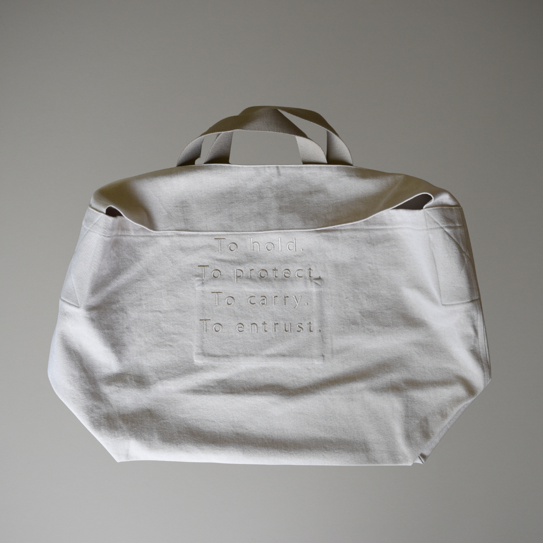 Uri. Oversized. Ecru. Tote bag.