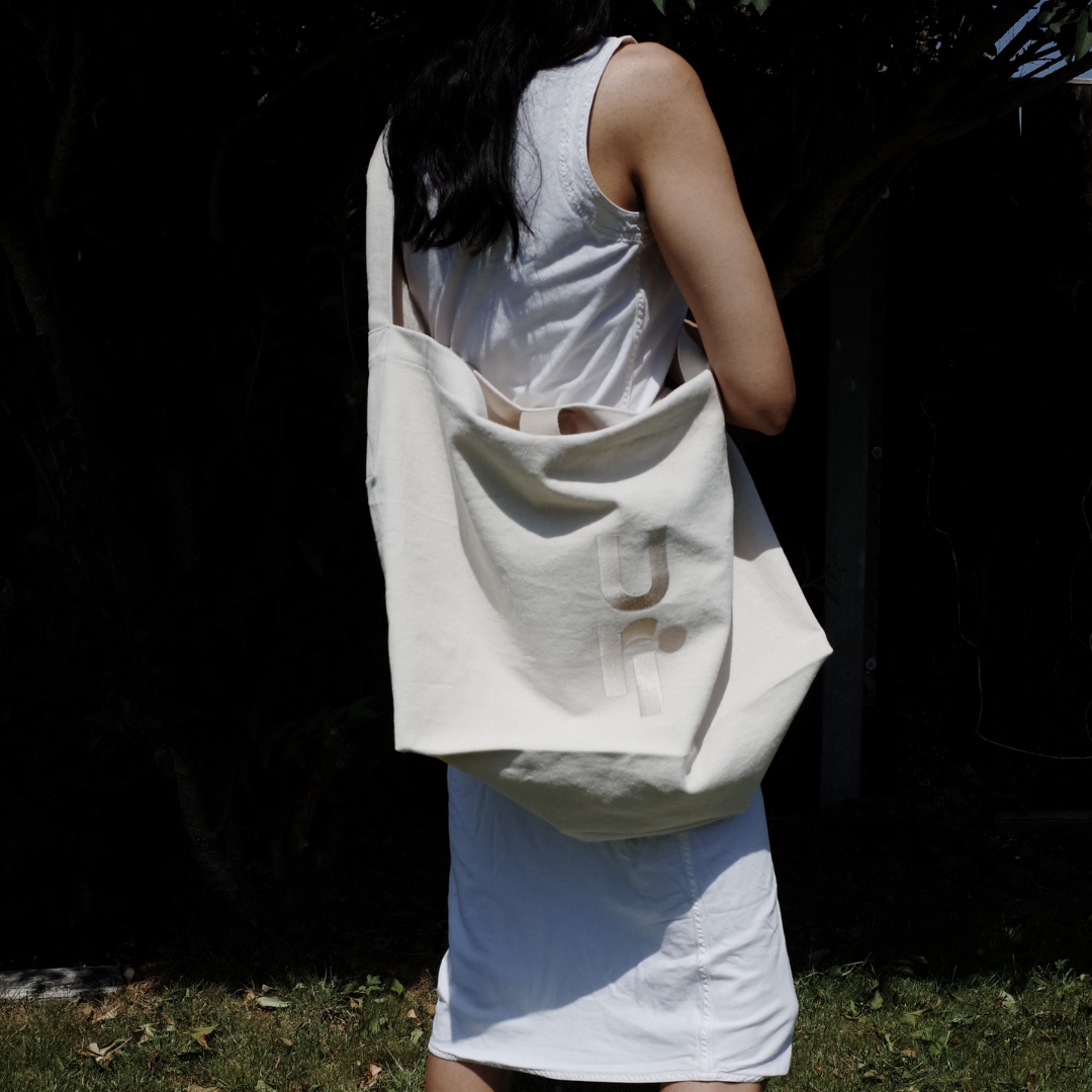 Uri. Oversized. Ecru. Tote bag.
