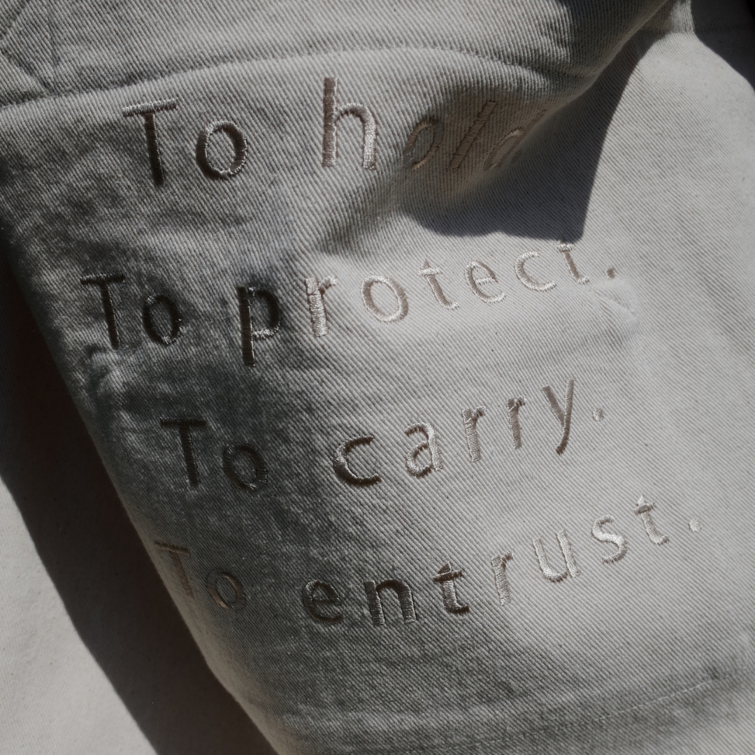 Uri. Oversized. Ecru. Tote bag.