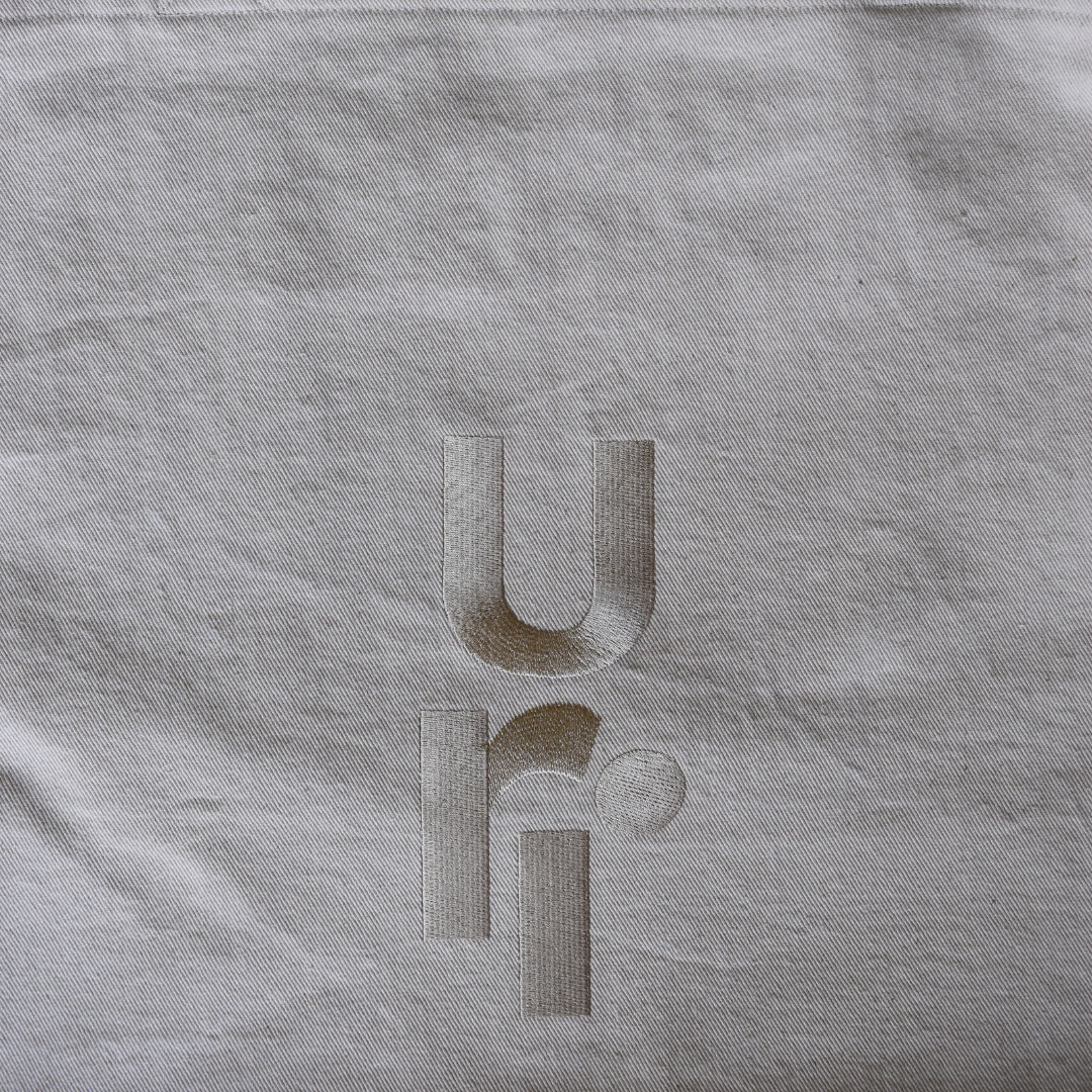 Uri. Oversized. Ecru. Tote bag.