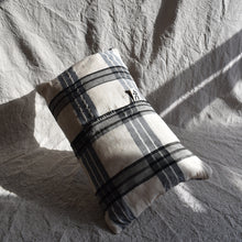 画像をギャラリービューアに読み込む, HANDWOVEN ABACA PLAID  CUSHION
